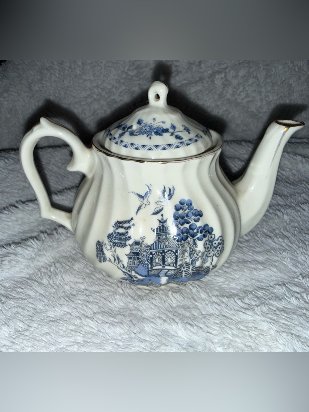 Vintage Blue Willow Melon Ribbed Ceramic Teapot with Lid Gold Trim No Chips